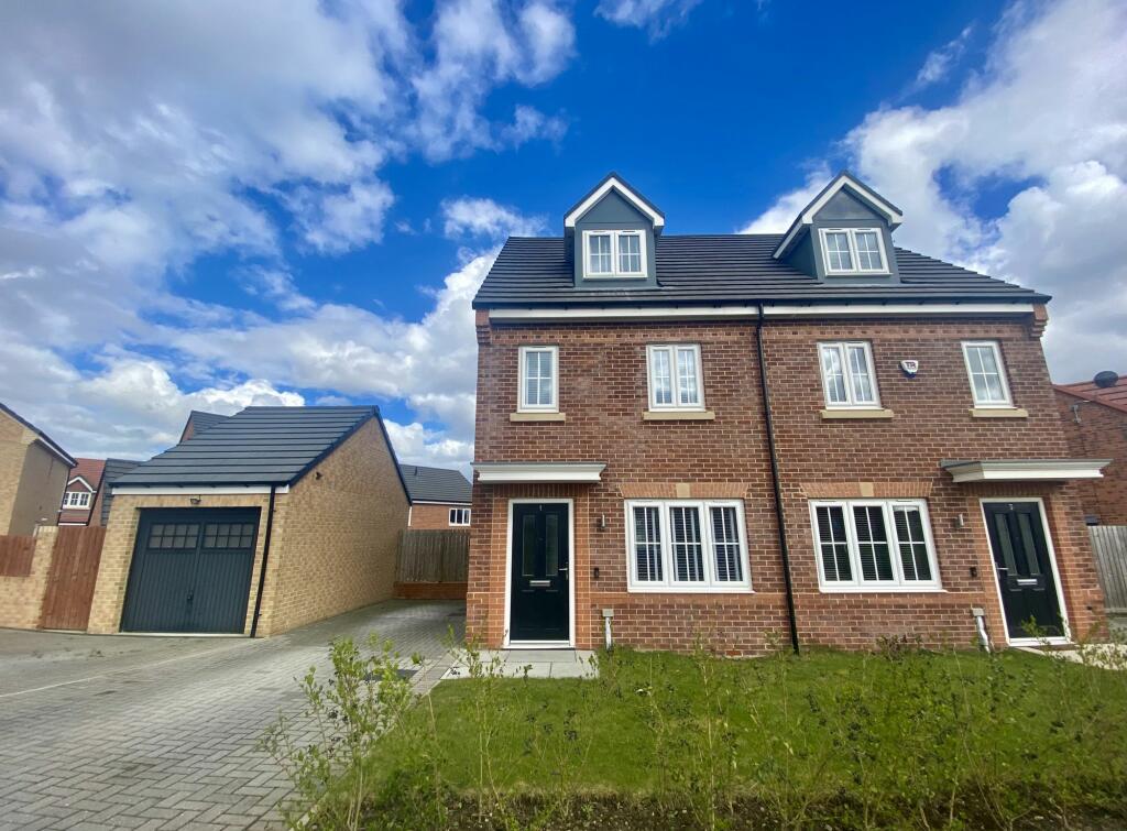 3 bedroom semidetached house for sale in Orchard Way, Broadoaks