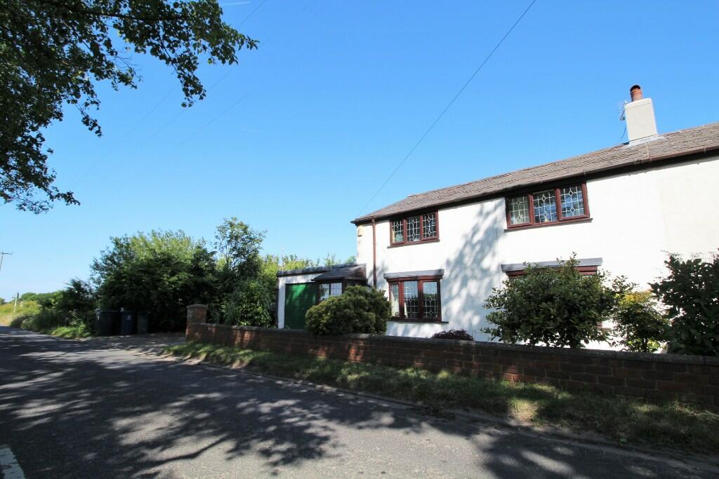 3 bedroom cottage for sale in Narrow Moss Lane, Ormskirk, Lancashire, L40