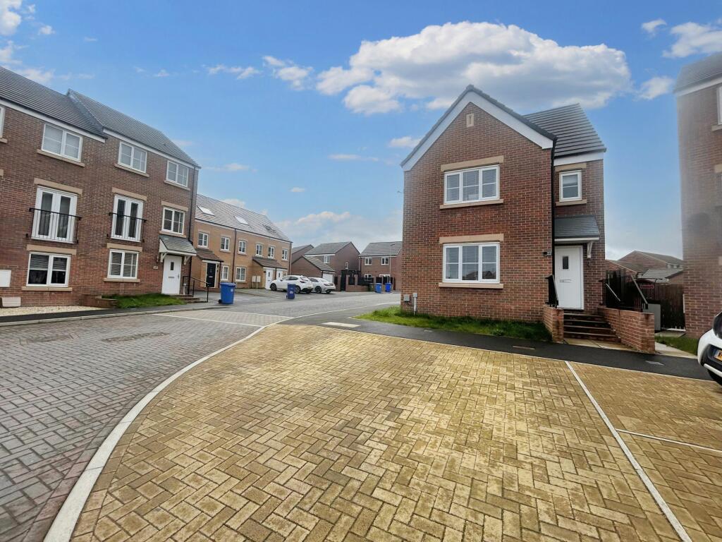 4 bedroom detached house for sale in Swinburne Street, Crofton Grange