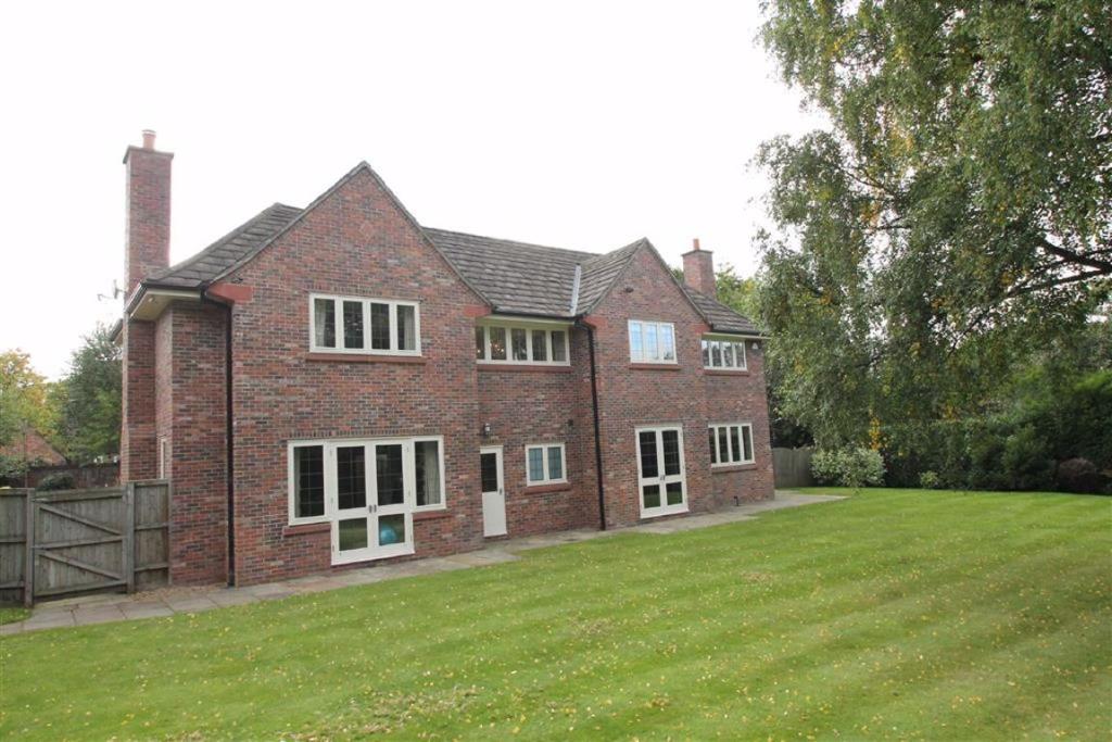 5 bedroom detached house for rent in Hale Road, Hale, Cheshire, WA15