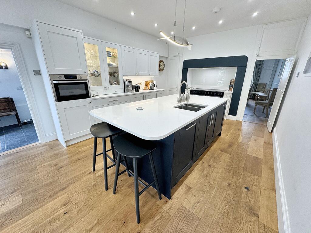 Additional property image - Old Elvet, Durham, County Durham, DH1 3HN