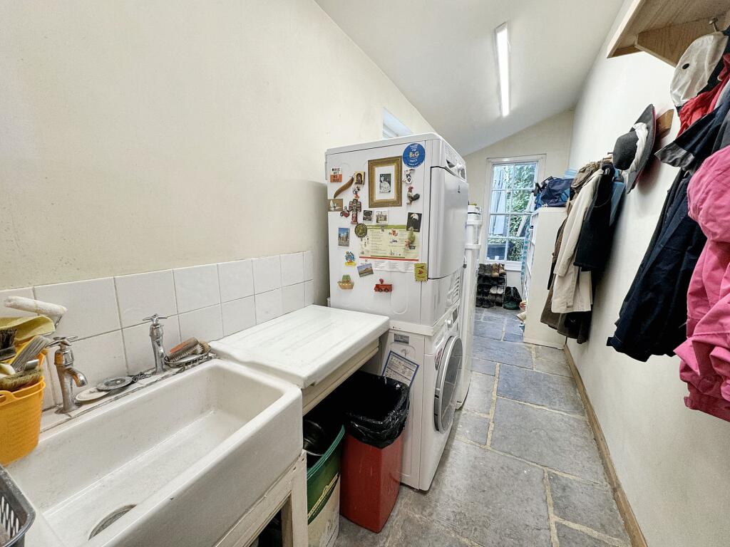 Additional property image - Old Elvet, Durham, County Durham, DH1 3HN