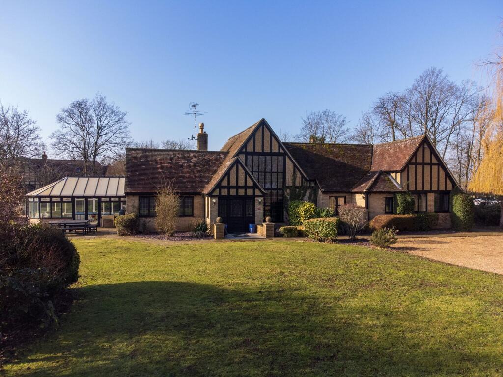 Main image of property: Honeysuckle Lodge & The Big Little Shack, Crafton Road, Mentmore, Nr. Leighton Buzzard, Buckinghamshire, LU7 0QJ