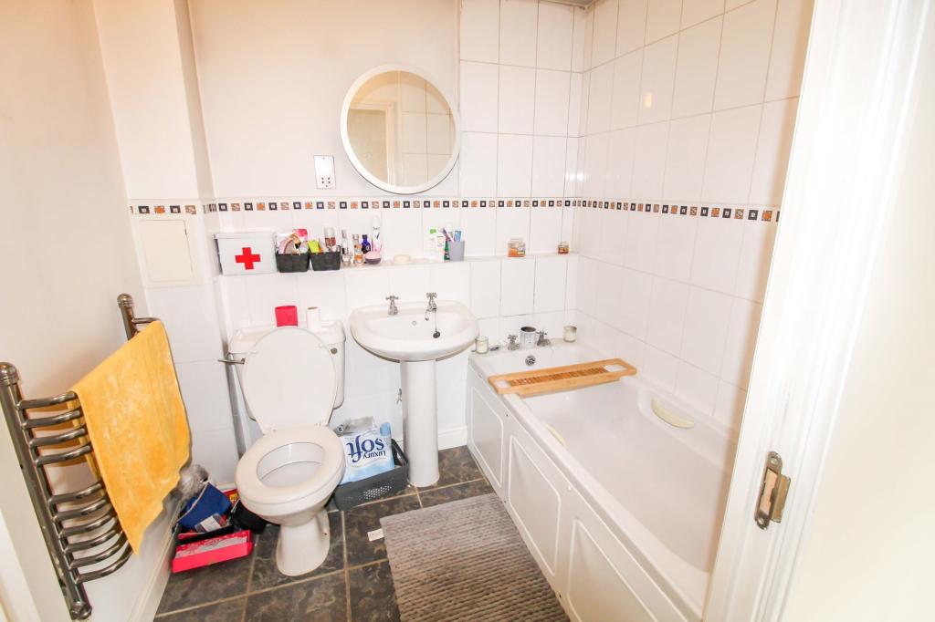 2 bedroom flat for sale in Knightsbridge Court, Gosforth, Newcastle upon Tyne, Tyne and Wear