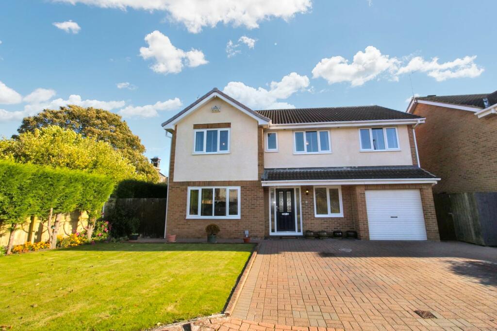 5 bedroom detached house for sale in Barrasford Close, Gosforth