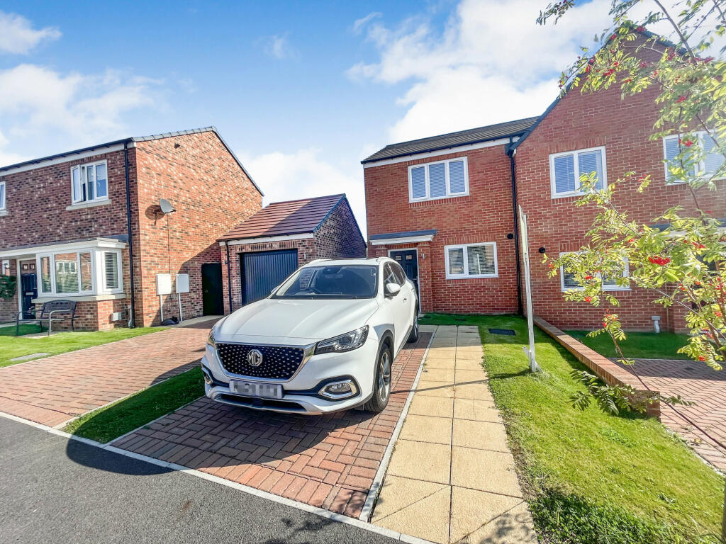 2 bedroom semidetached house for sale in Pocklington Way, Hettonle