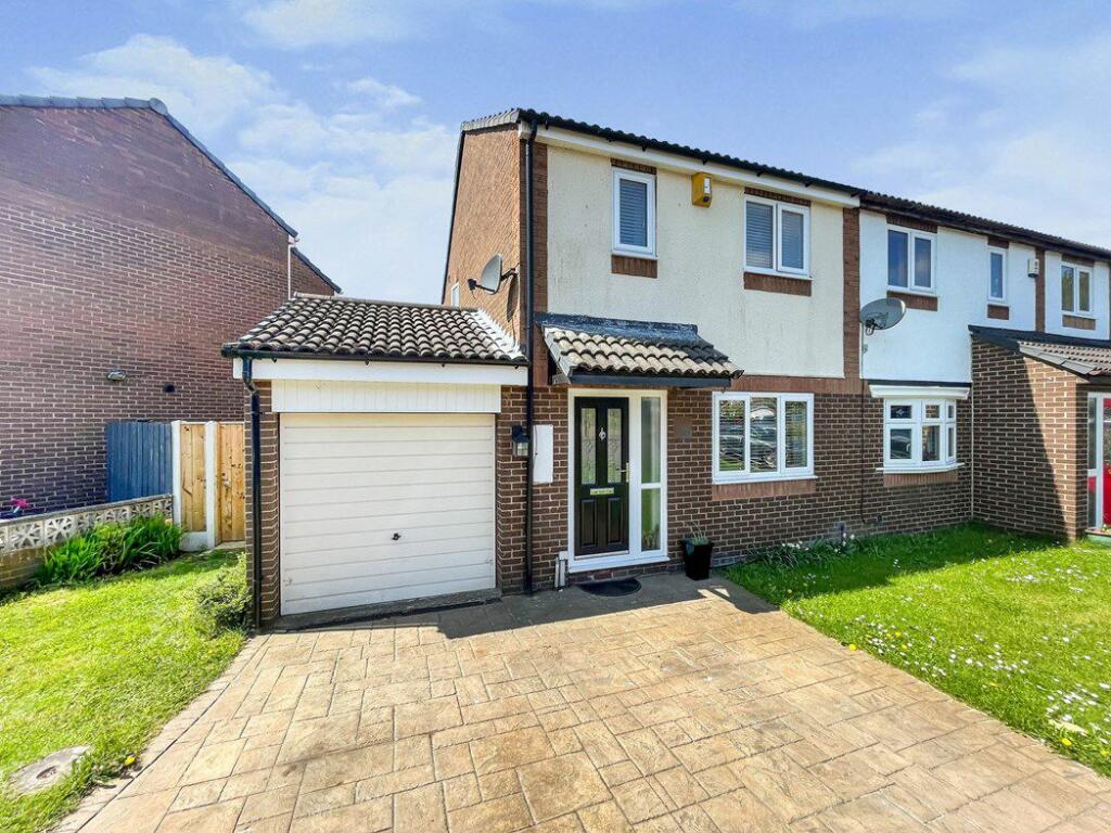 3 bedroom semidetached house for sale in Hollowdene, HettonleHole