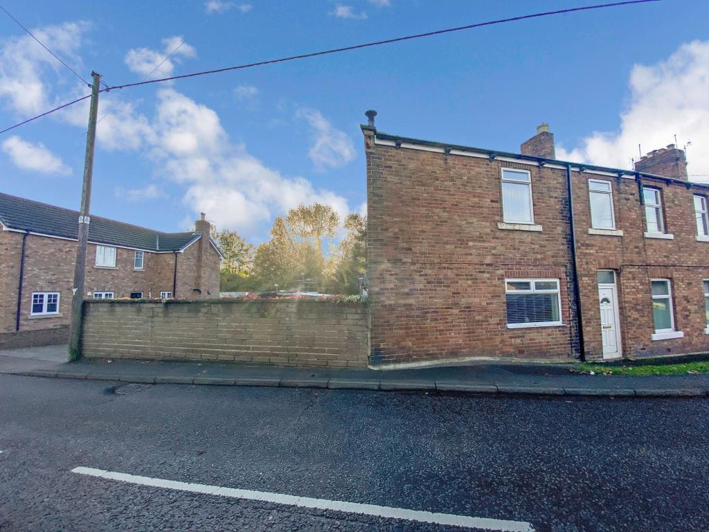2 bedroom terraced house for sale in Bog Row, HettonleHole, Houghton
