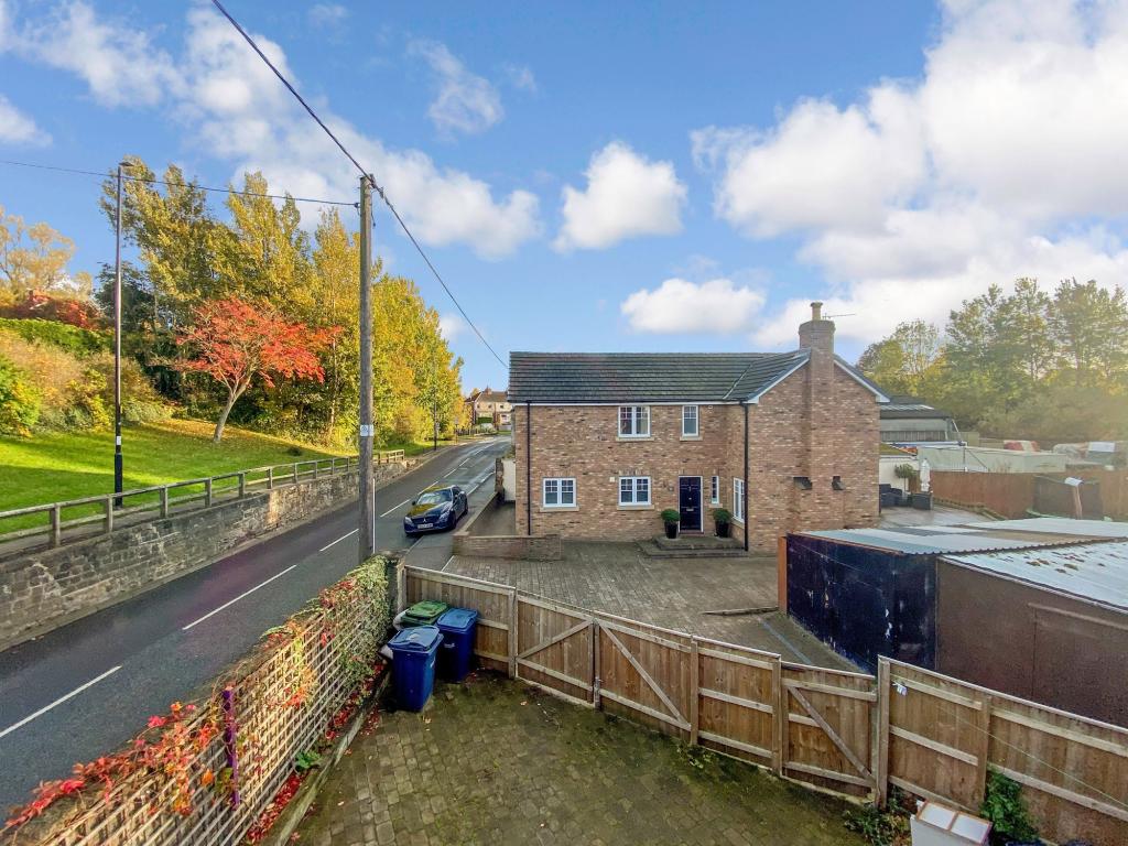 2 bedroom terraced house for sale in Bog Row, HettonleHole, Houghton