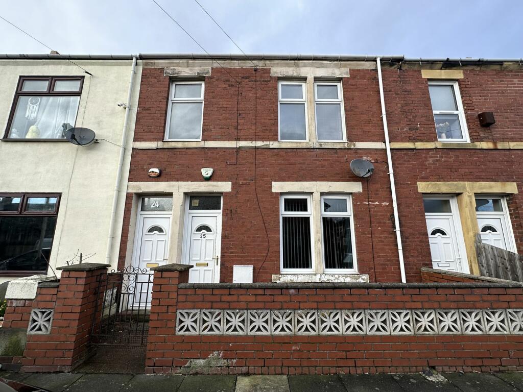 2 bedroom flat for sale in Gosforth Terrace, Pelaw, Gateshead, Tyne and