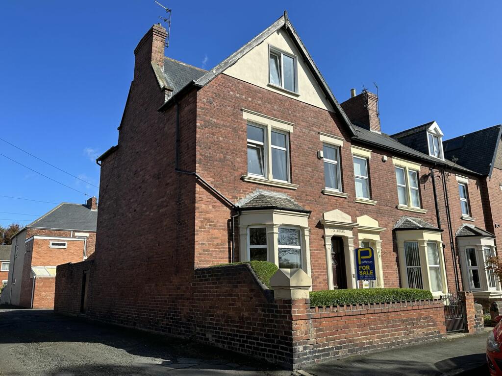 4 bedroom semidetached house for sale in South View, Jarrow, Tyne and