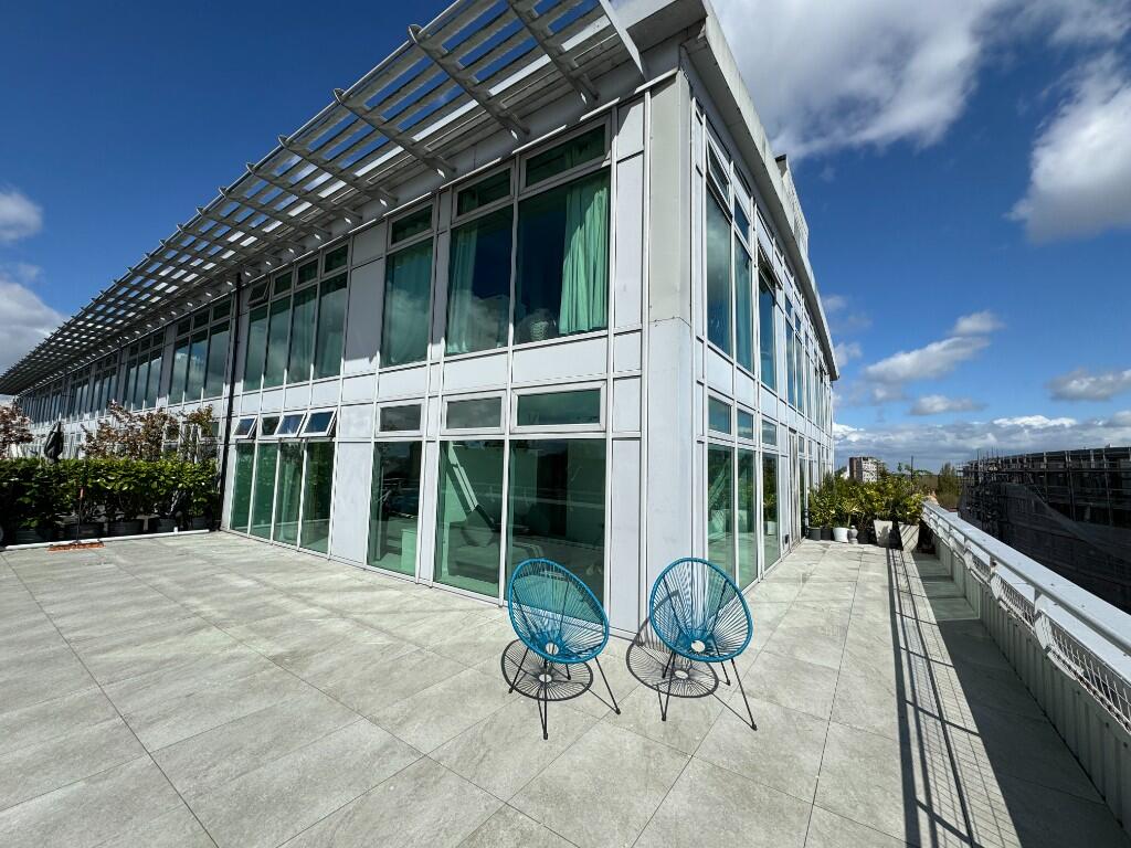 Main image of property: Platinum Apartments, Branston Street, B18 6BT