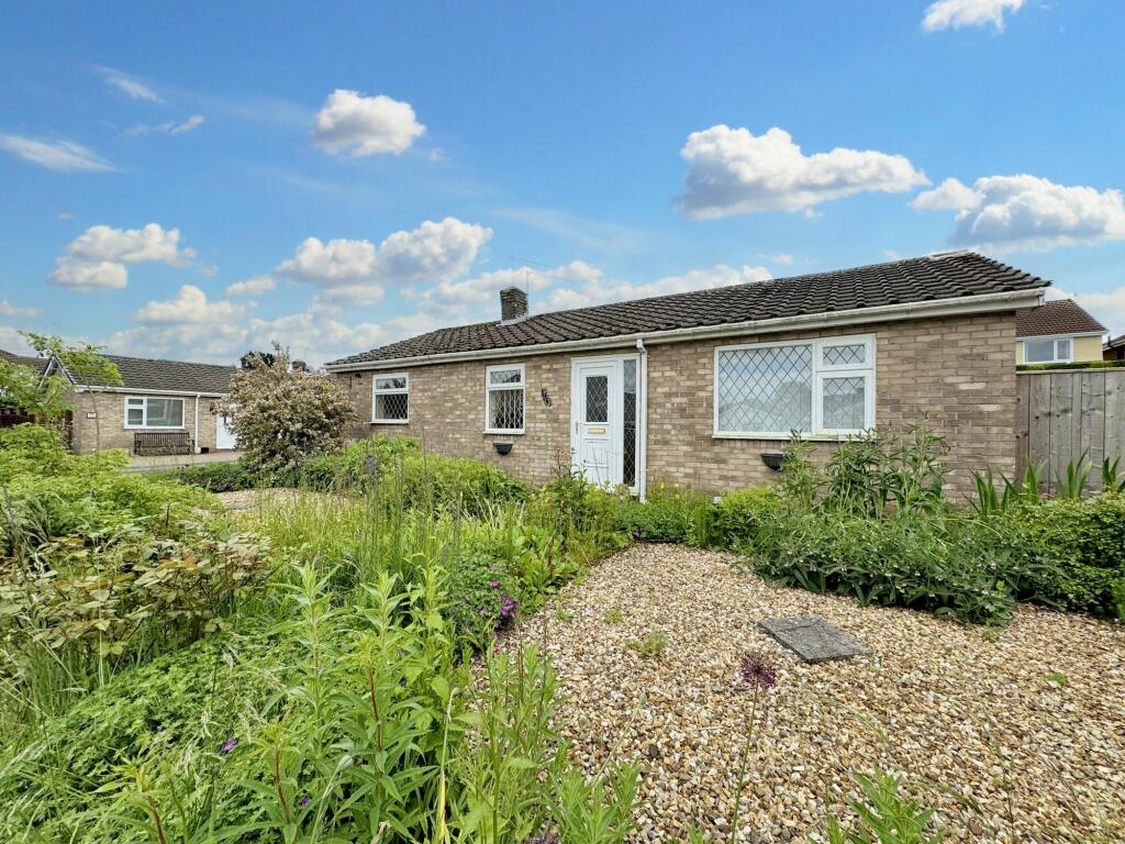 2 bedroom bungalow for sale in Cheviot Grove, Pegswood, Morpeth