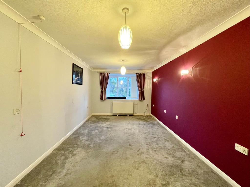 1 bedroom flat for sale in West Street, Gravesend, Kent, DA11 0BT, DA11
