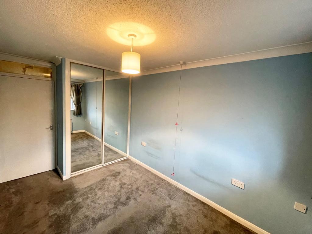 1 bedroom flat for sale in West Street, Gravesend, Kent, DA11 0BT, DA11