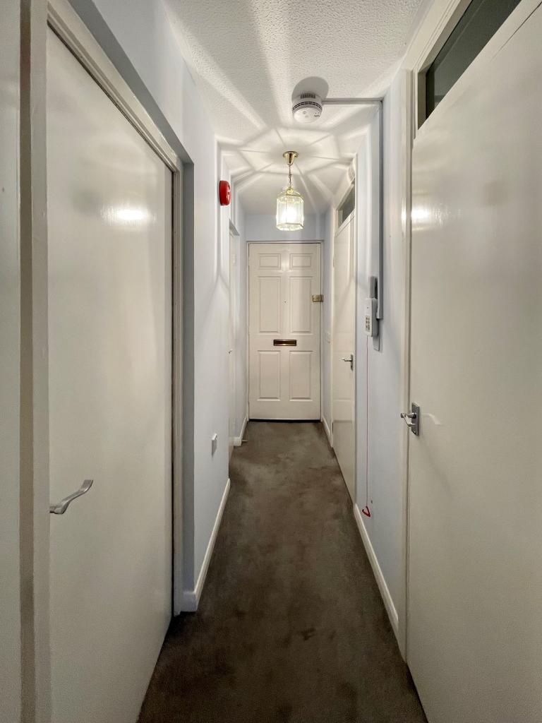 1 bedroom flat for sale in West Street, Gravesend, Kent, DA11 0BT, DA11