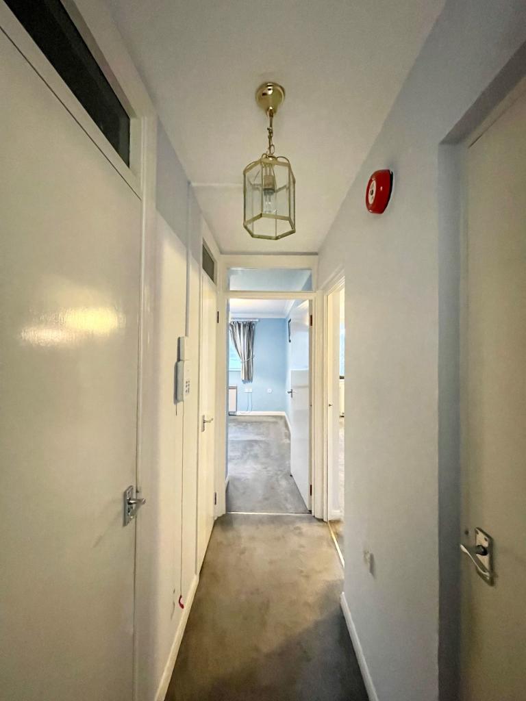 1 bedroom flat for sale in West Street, Gravesend, Kent, DA11 0BT, DA11