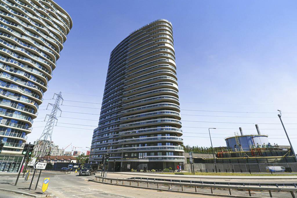 2 bedroom flat for sale in Gateway Tower, 28 Western Gateway, London