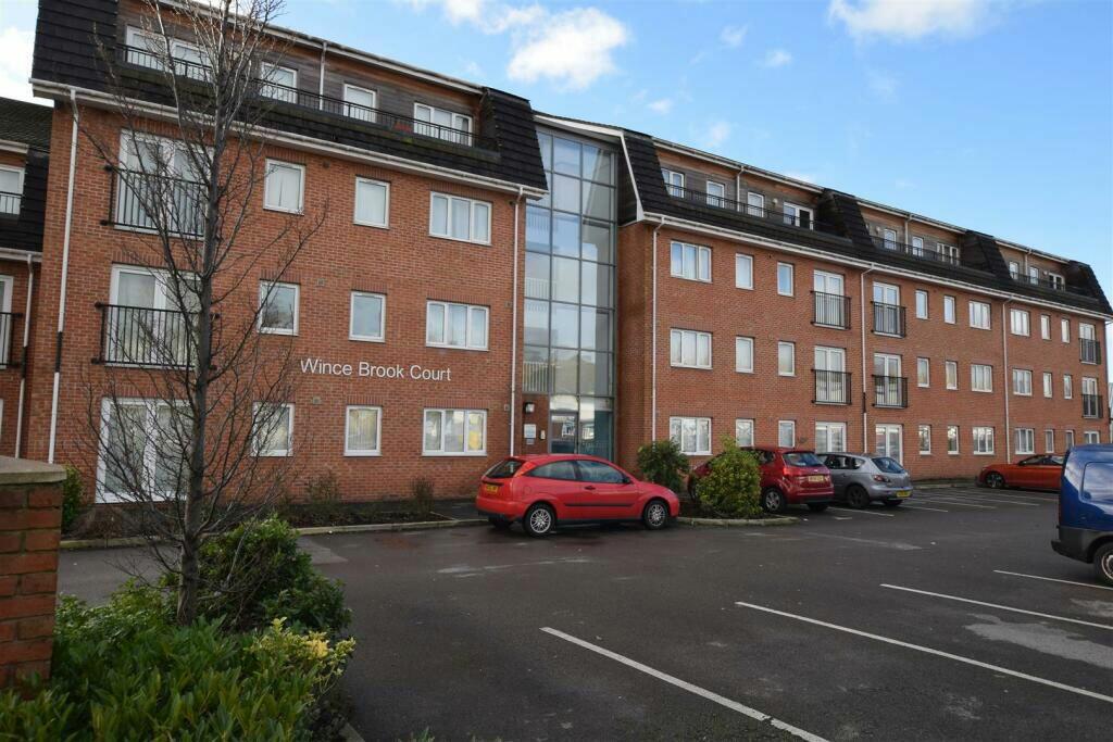 2 bedroom flat for sale in Grimshaw Lane, Middleton, Manchester