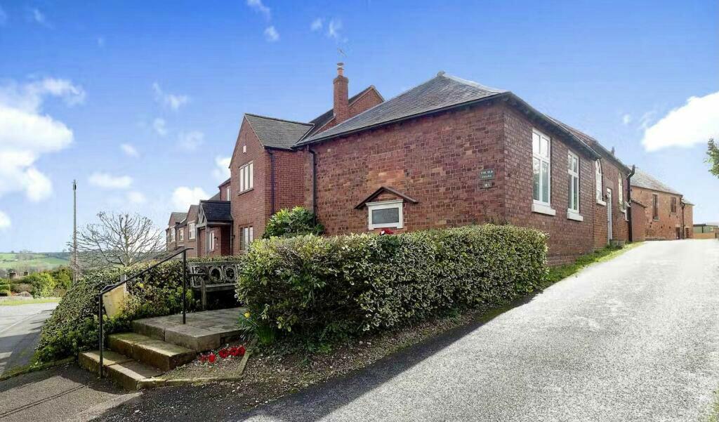 2 bedroom property for sale in 183 Ashbourne Road, Turnditch, Belper