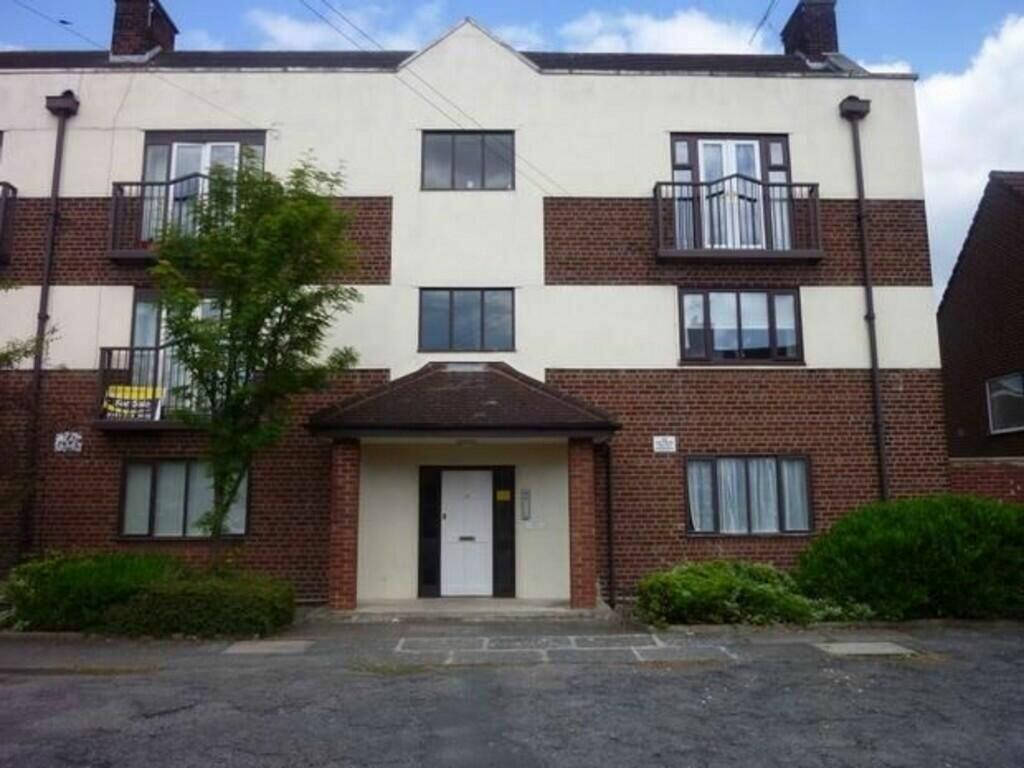 2 bedroom flat for sale in Woodvale Road, Woolton, Liverpool