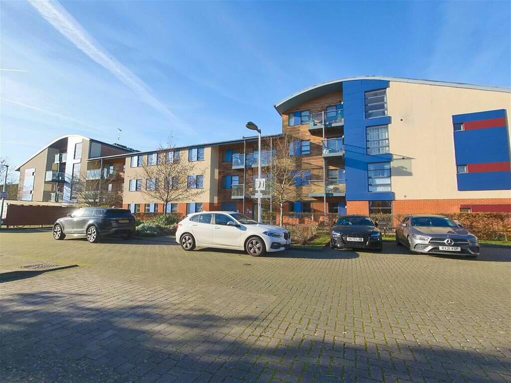 1 bedroom flat for sale in Pretoria Road, Chertsey, Surrey, KT16 9AZ, KT16