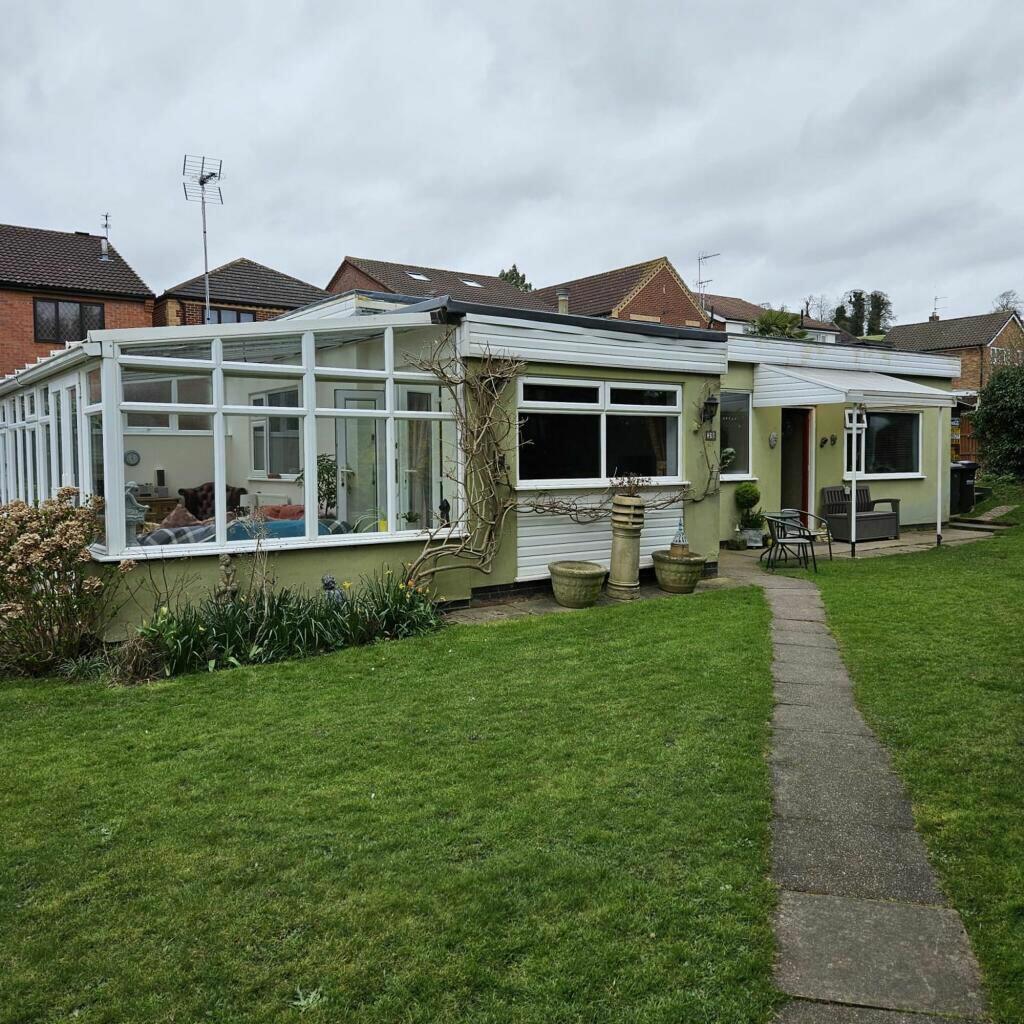 2 bedroom bungalow for sale in Willow Lane, Gedling, Nottingham