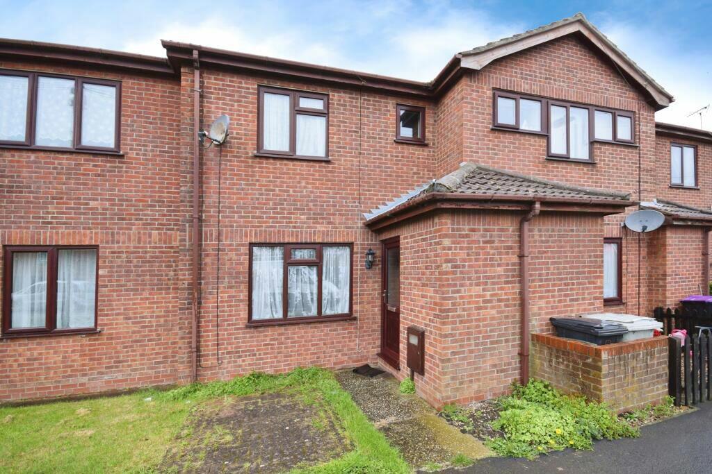 2 bedroom terraced house for sale in Grantham Drive, Skegness