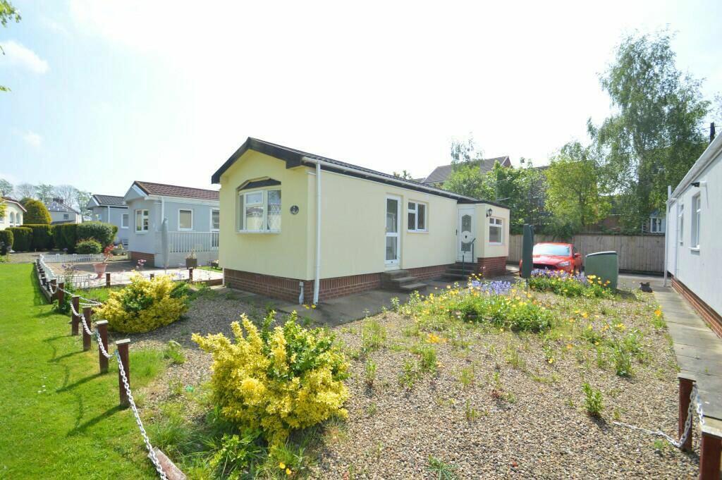 2 bedroom bungalow for sale in Low Carrs Park, Framwellgate Moor