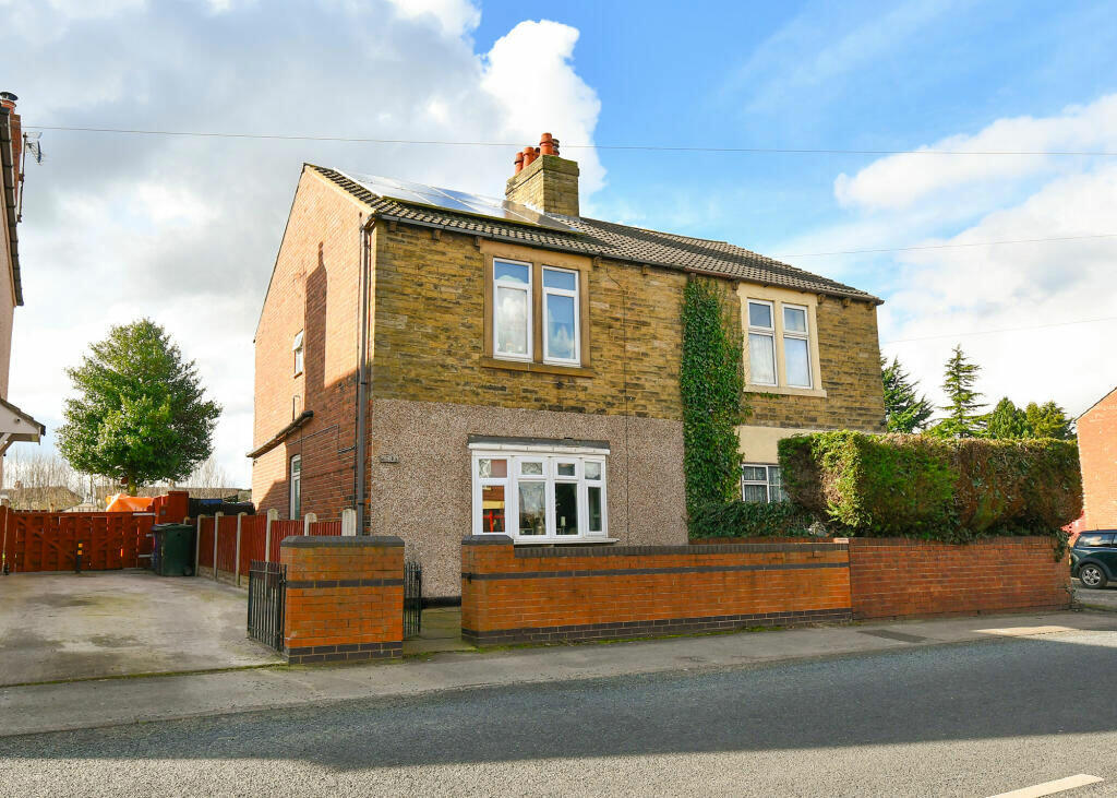 3 bedroom semidetached house for sale in East Lane, Stainforth