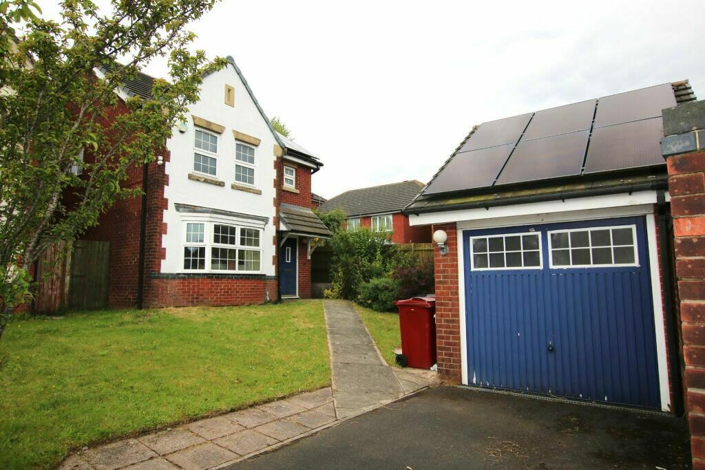 3 bedroom detached house for sale in Nightingale Close, Blackburn
