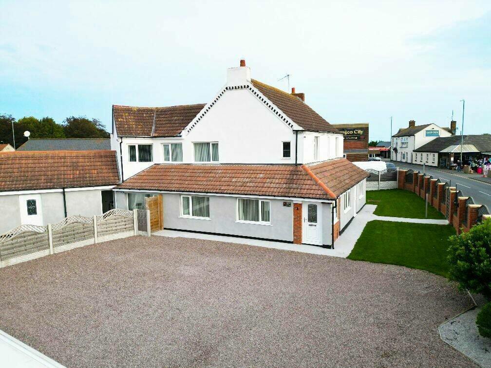 8 bedroom detached house for sale in Skegness Road, Ingoldmells