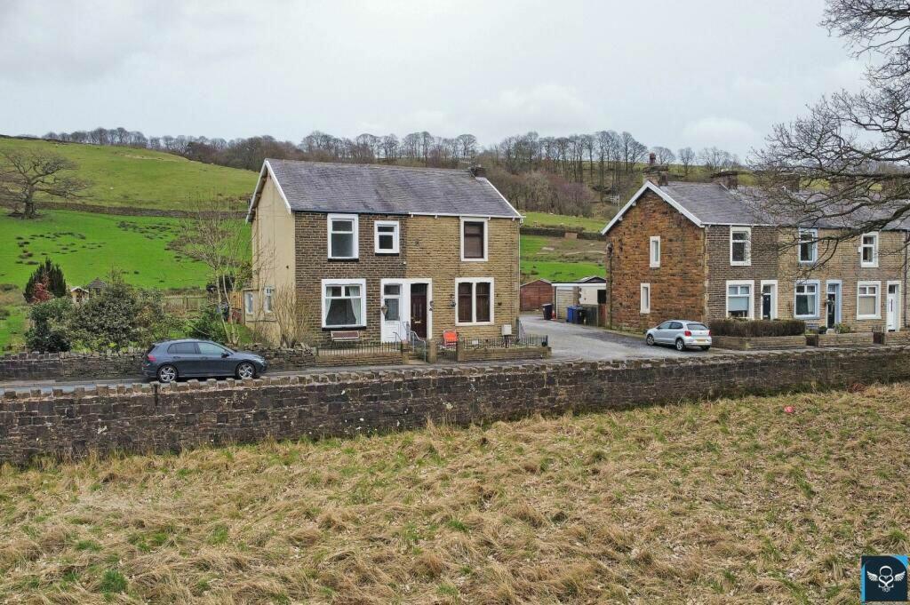 3 bedroom semidetached house for sale in Burnley Road, Cliviger