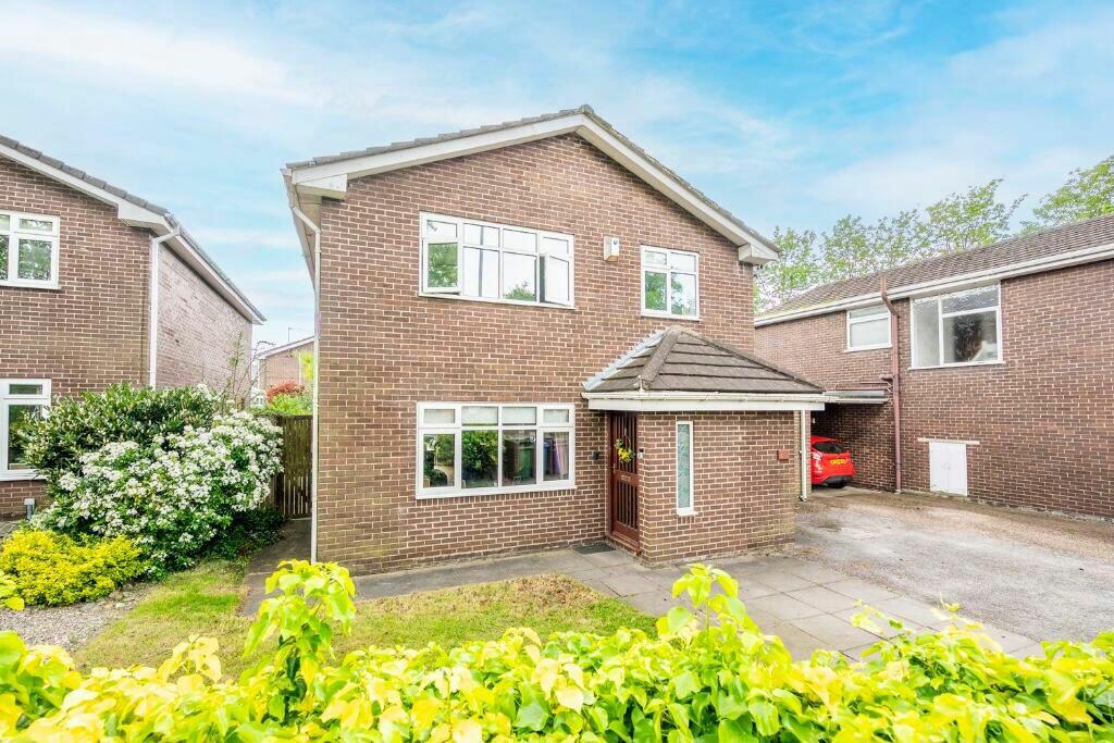4 bedroom detached house for sale in Woolton Road, Childwall, Liverpool