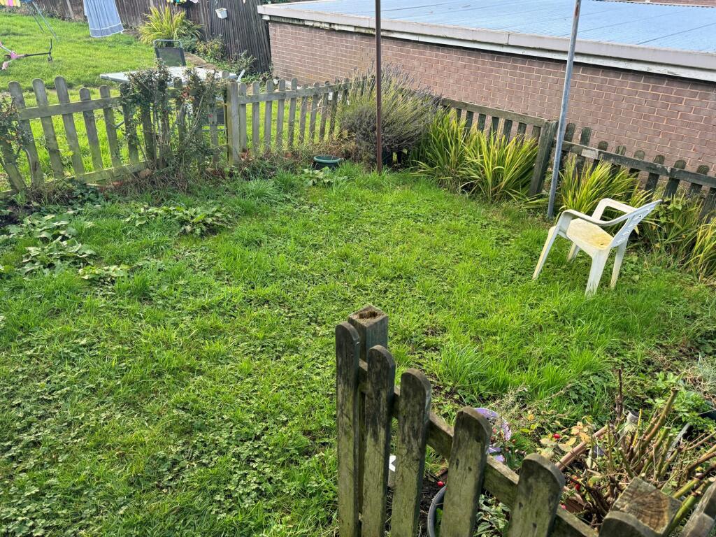 Additional property image - Glenlee Road, Lidget Green, Bradford, West Yorkshire, BD7 2QA