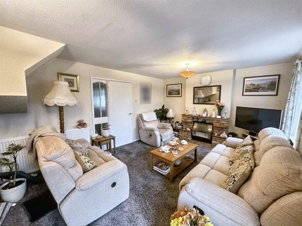 Additional property image - Ullswater Drive, Bradford, West Yorkshire, BD6 2TE