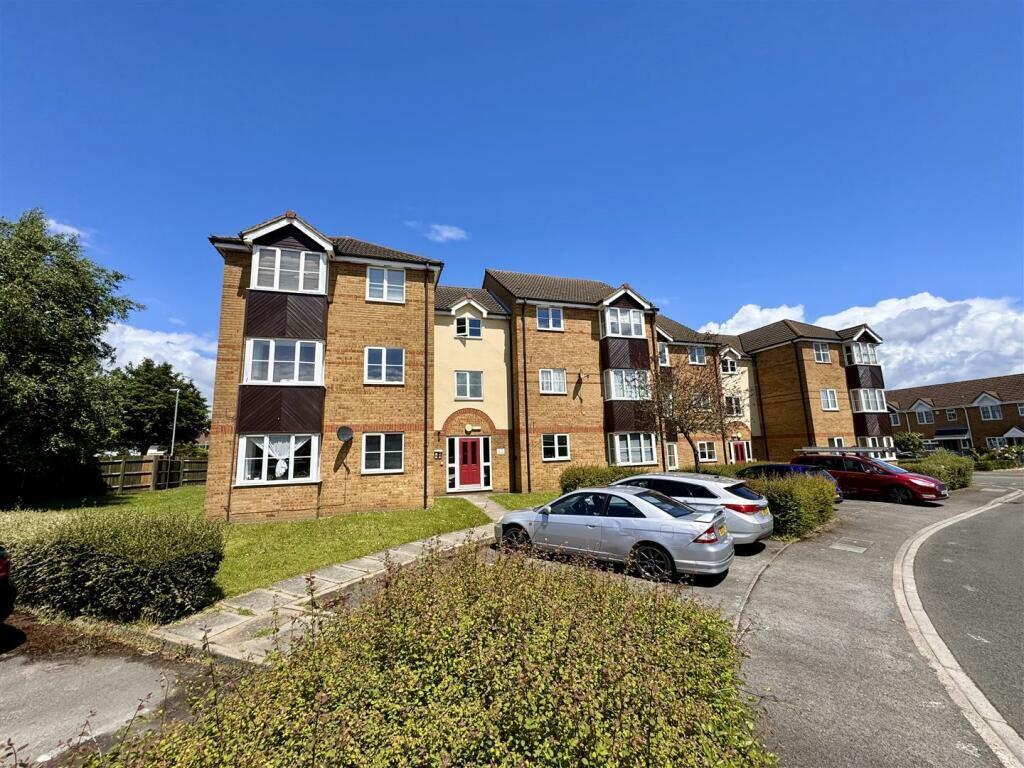 Main image of property: Falcon Close, Dunstable, Bedfordshire, LU6 1UP