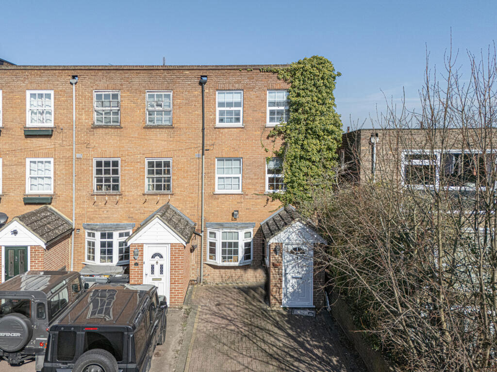 Main image of property: Palmerston Road, Buckhurst Hill, Essex, IG9 5PA