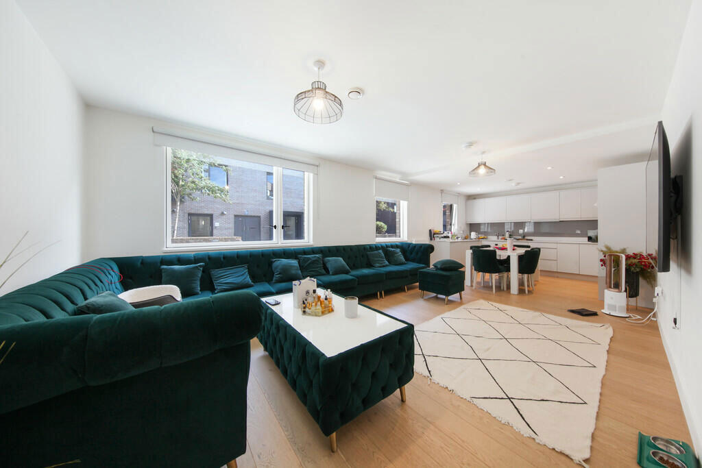 Main image of property: Oriental Square, Colindale, London, London, NW9 0FR