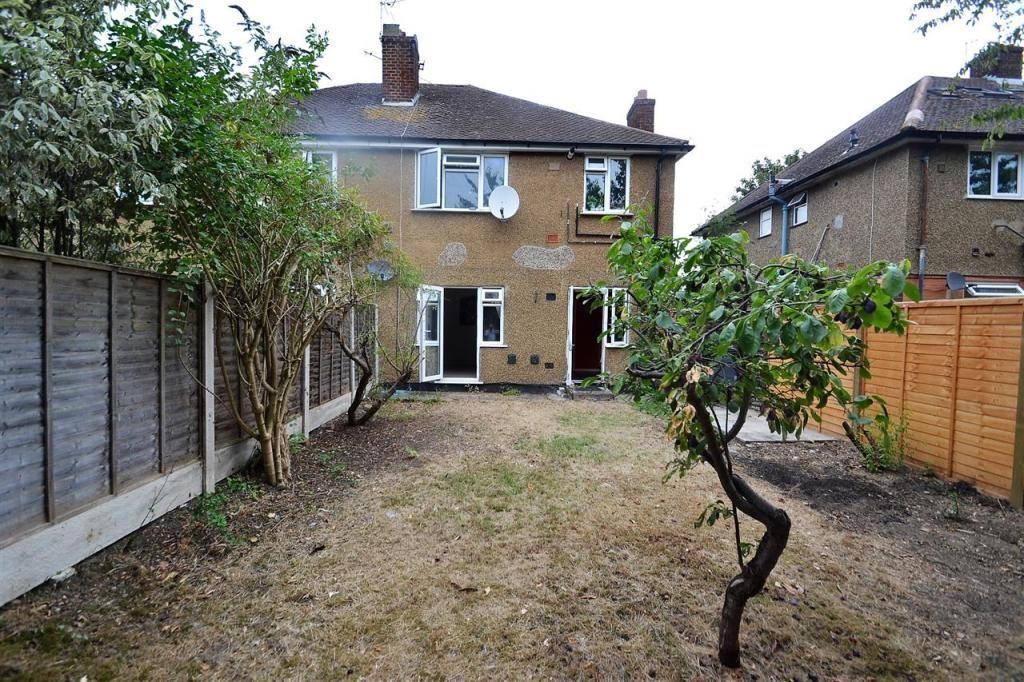 1 bedroom flat for sale in Staines Road, Bedfont, Feltham, London, TW14