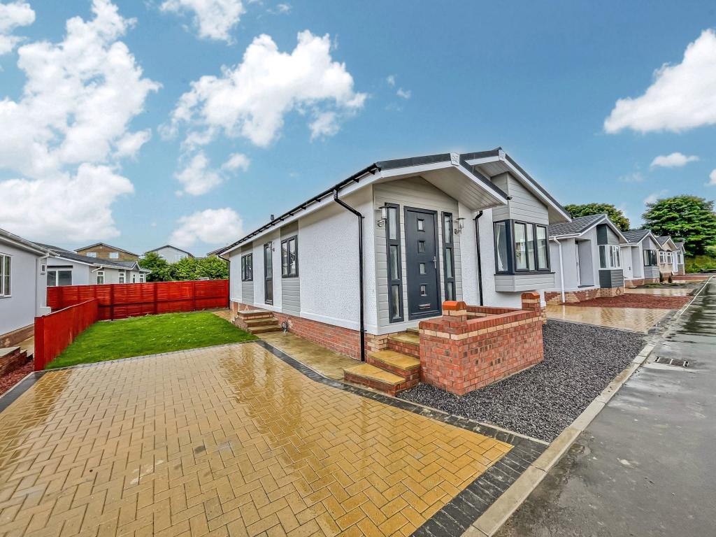 2 bedroom bungalow for sale in Easington Road, Hartlepool, Durham, TS24