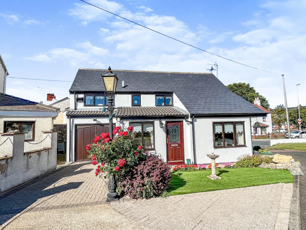 3 bedroom detached house for sale in East Grange Court, Easington