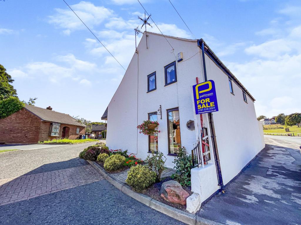 3 bedroom detached house for sale in East Grange Court, Easington