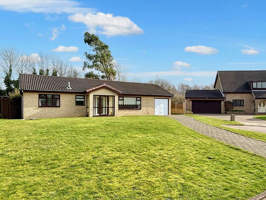 3 bedroom bungalow for sale in Lumley Drive, Oakerside Park, Peterlee