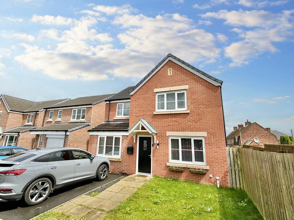 4 bedroom detached house for sale in Whitehouse Court, Easington