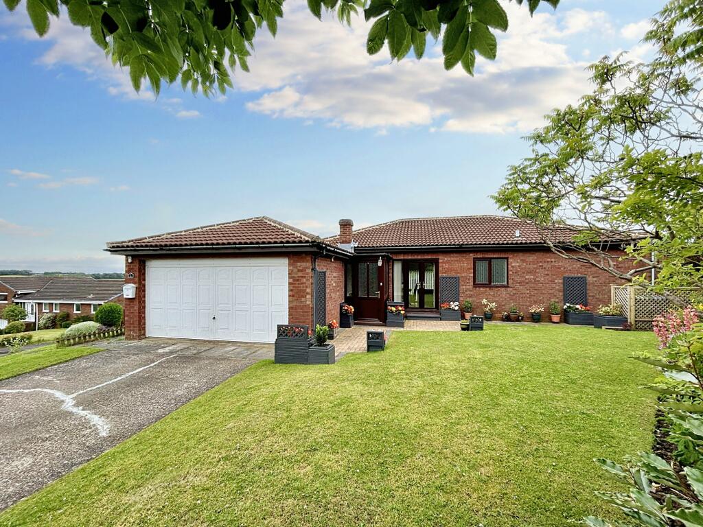 3 bedroom bungalow for sale in Elsdon Close, Oakerside Park, Peterlee