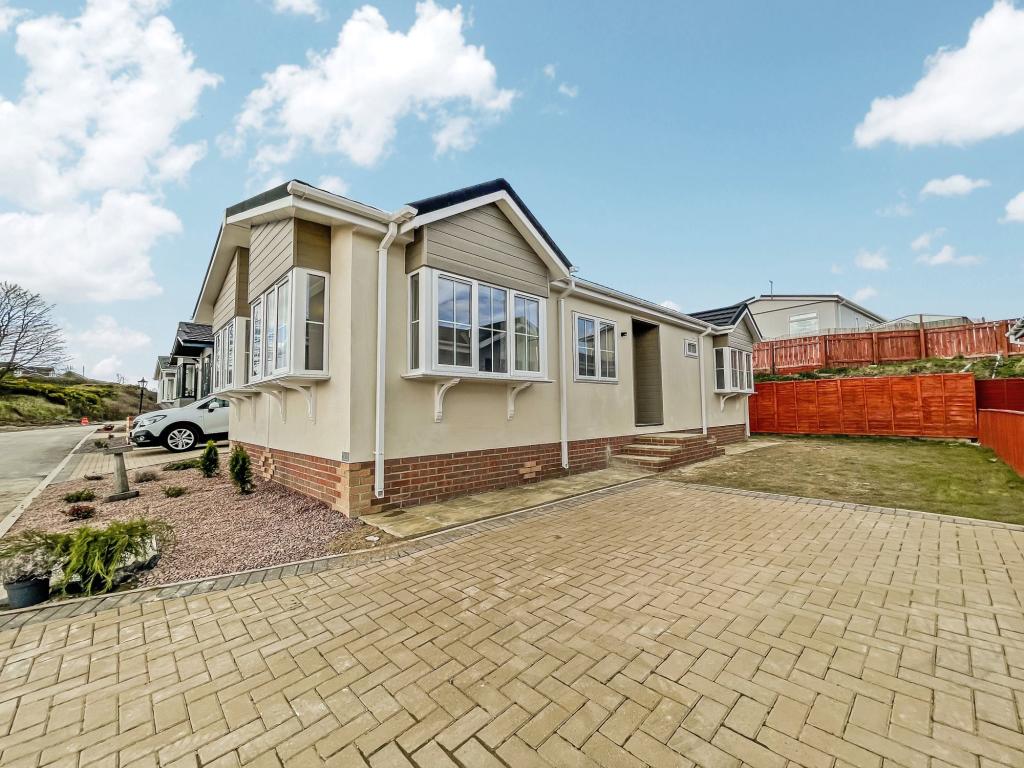 2 bedroom bungalow for sale in Easington Road, Hartlepool, Durham, TS24 9SJ, TS24