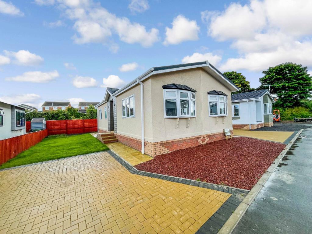 2 bedroom bungalow for sale in Easington Road, Hartlepool, Durham, TS24