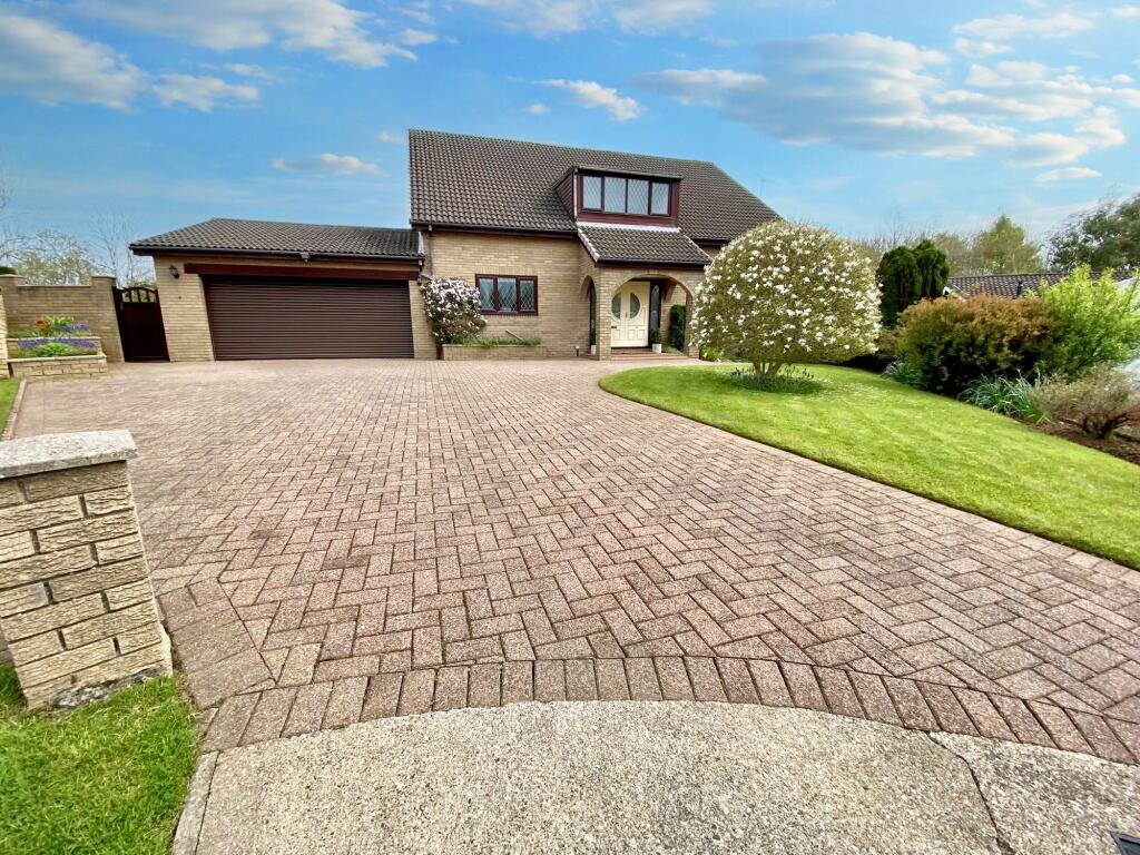 5 bedroom detached house for sale in Lumley Drive, Peterlee, Durham