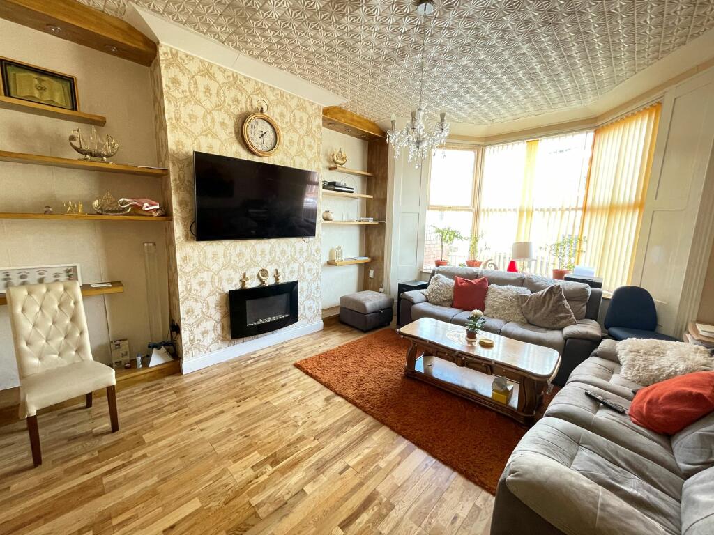 5 bedroom terraced house for sale in Henry Nelson Street, Lawe Top